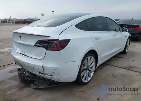 2018 Tesla Model 3 Long Range/Performance z USA, uszkodzony, nr VIN 5YJ3E1EB3JF074630